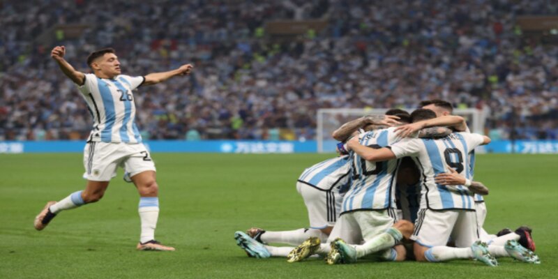 Messi và Di Maria lập công đánh bại Pháp